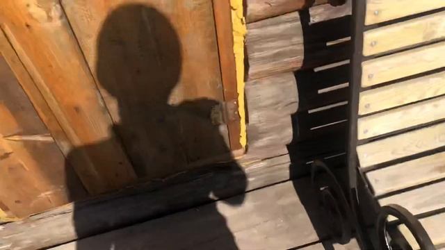 Уличный столик из старой швейной машины. Собака в бешенстве!!! смотреть онлайн