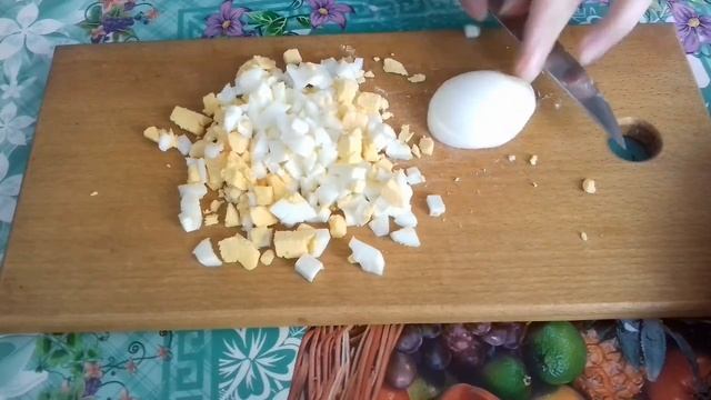 Салат из рыбной консервы с рисом и яйцом смотреть онлайн