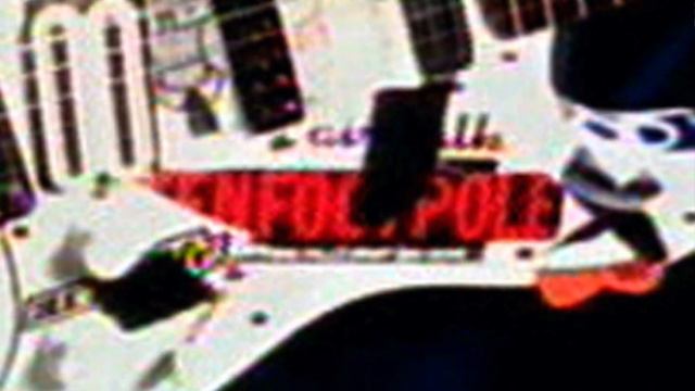 Recreating Tom DeLonge's Sticker Strat Part 2: Application смотреть онлайн