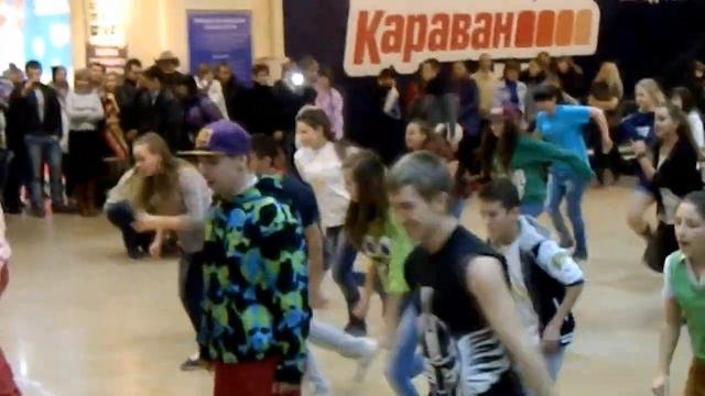Флешмоб в ТРЦ "Караван" 02.03.2013 смотреть онлайн