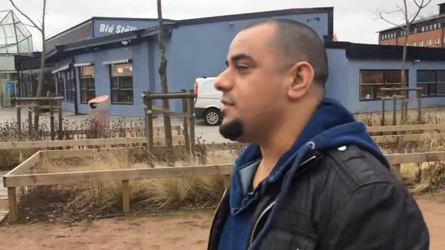 Haval Mulla Nazar ställer ut i Hammarkullen смотреть онлайн