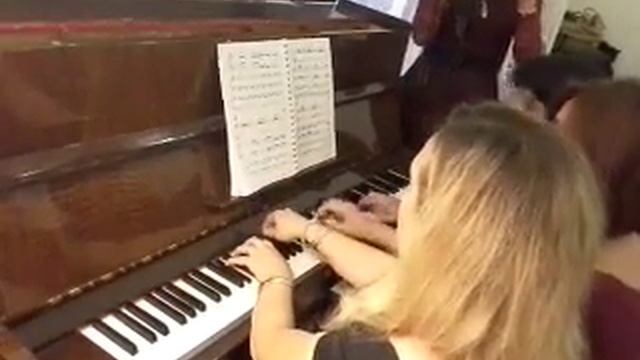 6 hands LE TRE DEL POMERIGGIO Pizzicato Polka Delibes смотреть онлайн