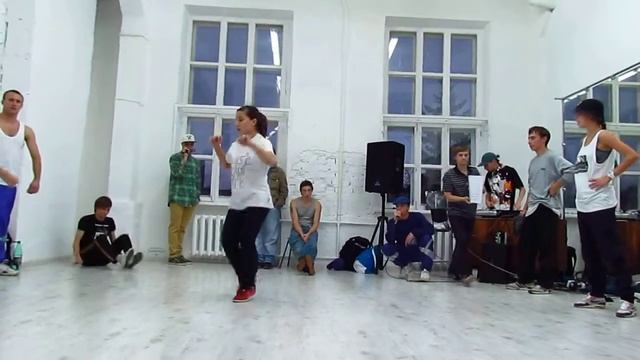 B-girls Vs Винегрет Crew (Соковыжималка 2012)