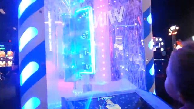 Arcade Redemption Game Tryout - SNOW DOWN - Dave & Buster's Gameplay Virginia Beach FREEZE Gameplay смотреть онлайн