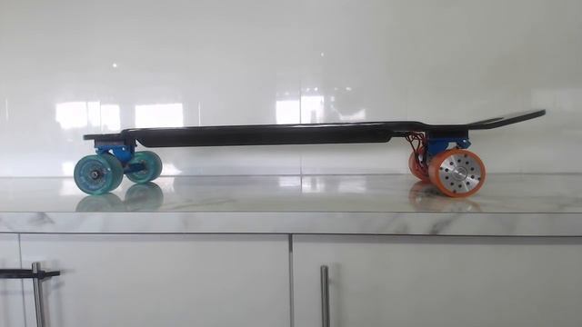 60mm hub motors hill test with slim carbon fibre longboard deck and VESC смотреть онлайн