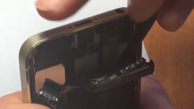 Замена аккумулятора iPhone 5S | Инструкция смотреть онлайн