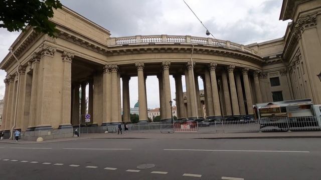 Казанский собор, колоннада, Воронихинский сквер - прогулка с видеокамерой смотреть онлайн