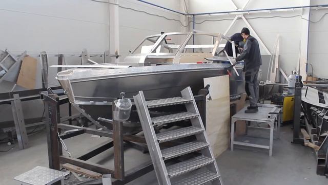 М-750#3 superstructure joined to the hull, welding job close to completion. смотреть онлайн