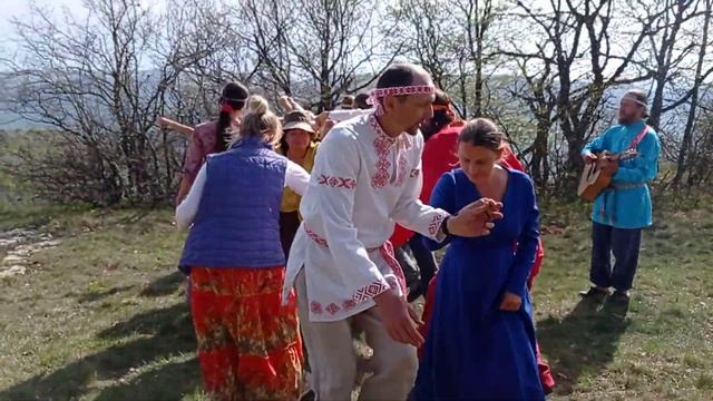 Хороводы на краю горы смотреть онлайн