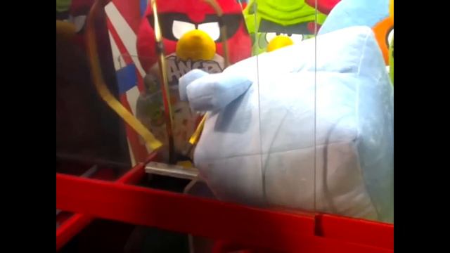 Breaking The Giant Angry Bird Space Claw + Wins!! смотреть онлайн