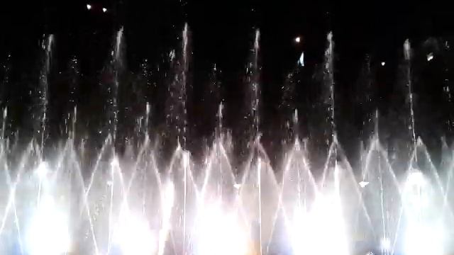 Tiflisdə musiqili fontan / Музыкальный фонтан в Тбилиси / Musical fountain in Tbilisi смотреть онлайн