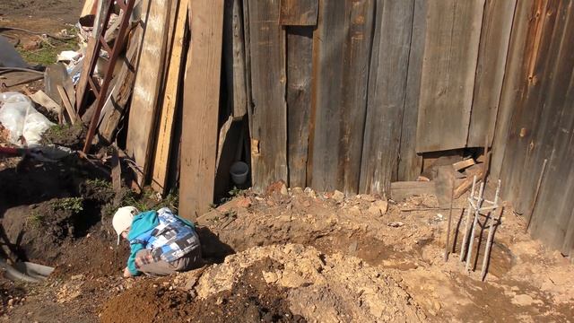 Копаем траншею под фундамент двухэтажного дома из газоблока Семья Булатовых смотреть онлайн