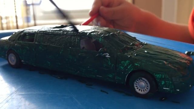 Красим белый лимузин Kinsmart в зеленый цвет Kinsmart Lincoln Limousine