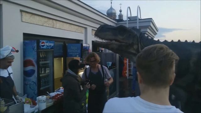 Динозавр танцует и отжигает смотреть онлайн