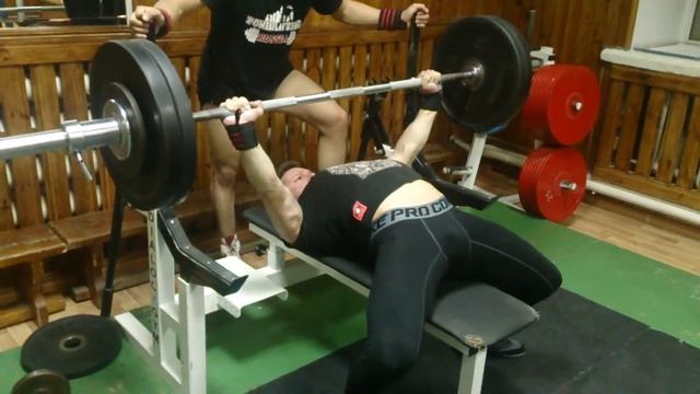 05.10 Жим лежа 117 кг на 6 раз смотреть онлайн