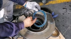 Mercedes-Benz actros 2040 how to replace hub seal
