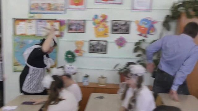 Видео-поздравление от родителей на выпускной начальной школы) смотреть онлайн