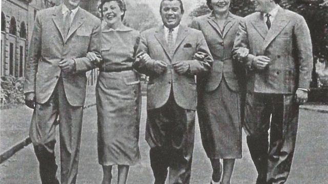 Carla Boni, Nilla Pizzi, Gino Latilla & Achille Togliani - Merci Beacoup смотреть онлайн