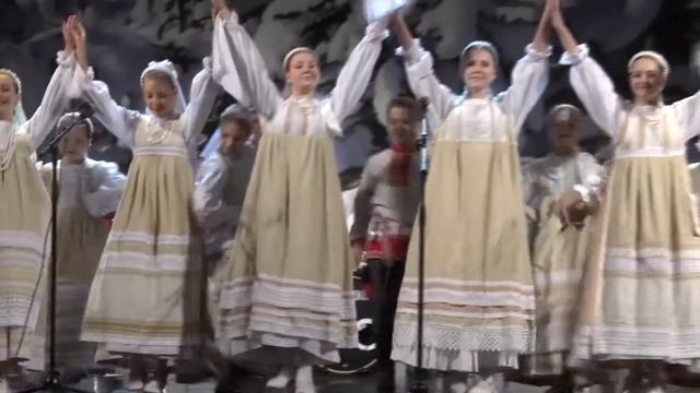 Ансамбль "Играй, гармонь" - Сад во дворе смотреть онлайн