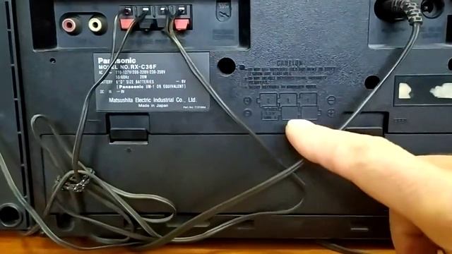 Магнітола PANASONIC RX-C36F - п'ять в одному: радіо, магнітофон, еквалайзер, підсилювач і колонки смотреть онлайн