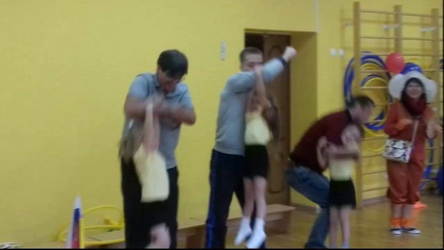 Семейный спортивный досуг "Мы умеем дружно жить!" смотреть онлайн