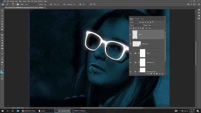 Glow in the Dark Portrait Effect - Photoshop Tutorial смотреть онлайн