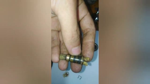 Ремонт кран буксы ( как открутить прикипевший болт) смотреть онлайн