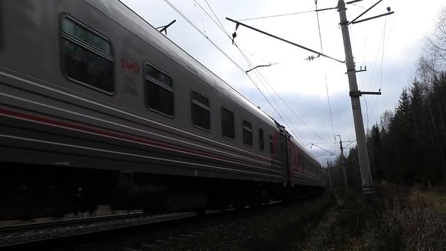 "Летит на всех парусах". ЭП2К-125 с фирменным поездом "Россия" Москва - Владивосток смотреть онлайн