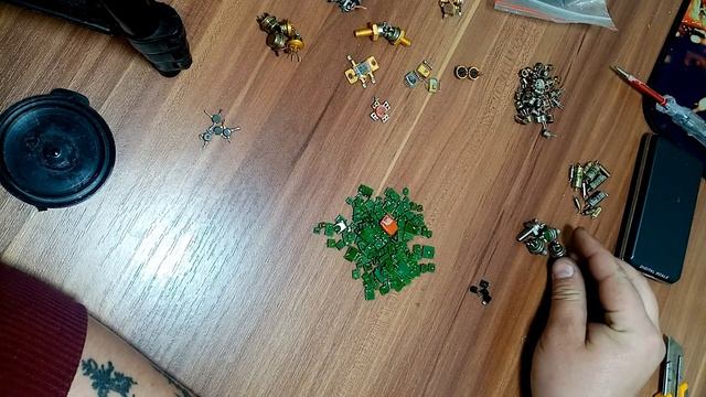 Обзор находок за неделю!!! Золото, платина, паладий. Самые дорогие радио детали смотреть онлайн