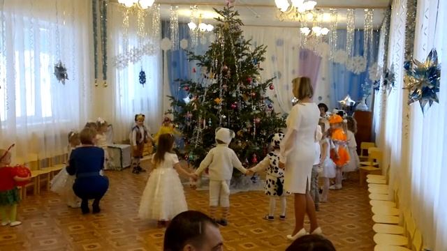 Новогодний утренник в Детском саду № 182 г. Владивостока. 2014 г смотреть онлайн