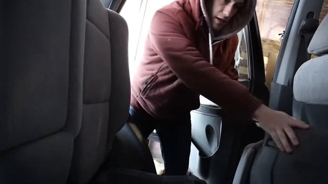 How to Lower Rear Seats in 2005 Hyundai Santa Fe смотреть онлайн