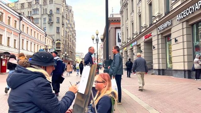 Walking tour - Old Arbat Street - Moscow 4k, Russia - HDR смотреть онлайн