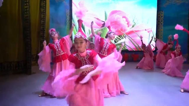 хореографический ансамбль «Жас дәурен» - «Илигай» смотреть онлайн