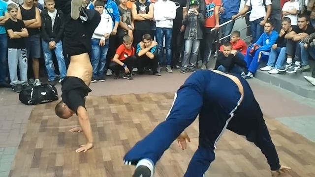 Брейк-данс на день города Винница. Парк Горького смотреть онлайн