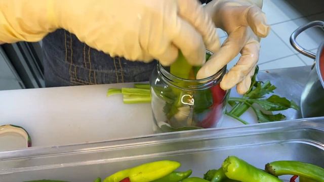 СТРУЧКОВЫЙ ПЕРЕЦ В ТОМАТНОМ СОУСЕ НА ЗИМУ/ПЕРЕЦ В ТОМАТЕ НА ЗИМУ/РЕЦЕПТЫ МАМЫ/ГОТОВИМ ПЕРЕЦ В ТОМАТ смотреть онлайн