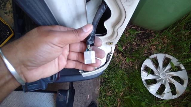 how to change Toyota hiace taillight (Right) part 3 смотреть онлайн