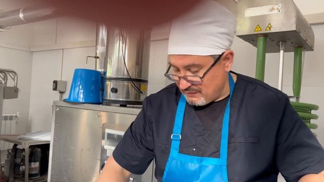 Готовим сыр Чеддер в Подольске, СПКБ. Сергей Колесников сыродел смотреть онлайн