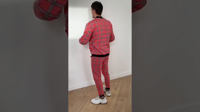 КОСТЮМ МУЖСКОЙ С БОМБЕРОМ КМ 002ФР-КРЛ (Коралловая клетка) смотреть онлайн