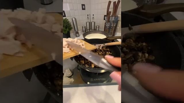 Жульен с курицей и грибами со сливками в тарталетках смотреть онлайн