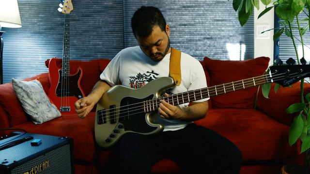Bass Demos in Context #2 | 2022 Squier Contemporary Active Jazz Bass HH | Shoreline Gold смотреть онлайн