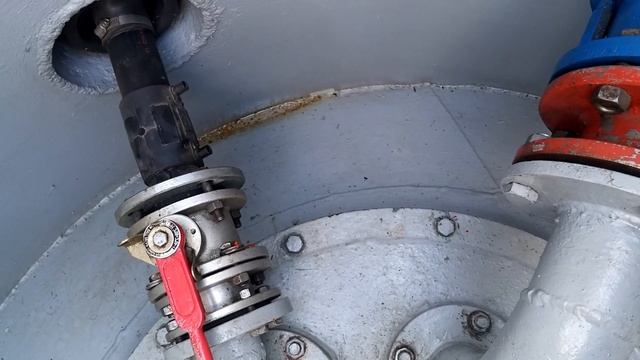 Искра в шахте резервуара на АЗС смотреть онлайн