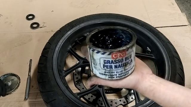 Honda NC 700 / 750 - Sostituzione Cuscinetti Ruota Anteriore - Front Wheel Bearings Replacement смотреть онлайн