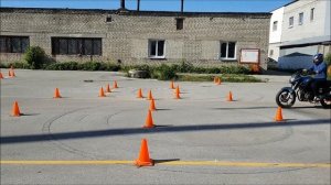 Как делать восьмерку на мотоцикле