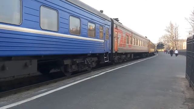 Витебский вокзал. 8 апреля 2018. Отправление поезда 83 СПб — Гомель. (Full HD) смотреть онлайн