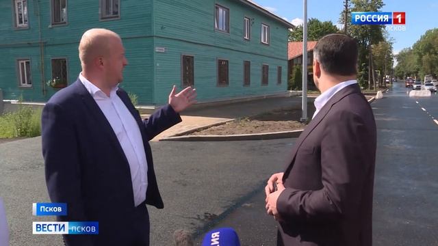 Сегодня по отремонтированной улице Леона Поземского поехали первые автомобили смотреть онлайн