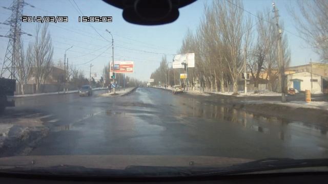 Как такси подвозит к ГАИ Горловки смотреть онлайн