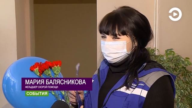 Волонтеры-медики и активисты «Молодой гвардии» подарили подарки врачам «скорой» смотреть онлайн