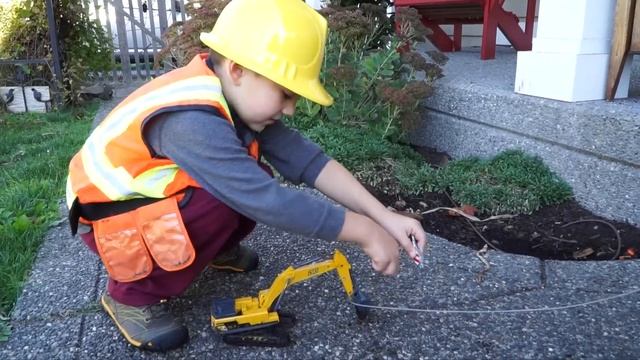 HUGE Bruder Crane Surprise Toy Unboxing! Construction Trucks Pretend Play for Kids | JackJackPlays смотреть онлайн