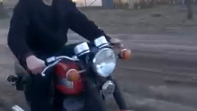 Прикол, придурок на мотаке) смотреть всем!!.mp4 смотреть онлайн