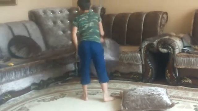 Пацан контролирует падушки умора смотреть онлайн